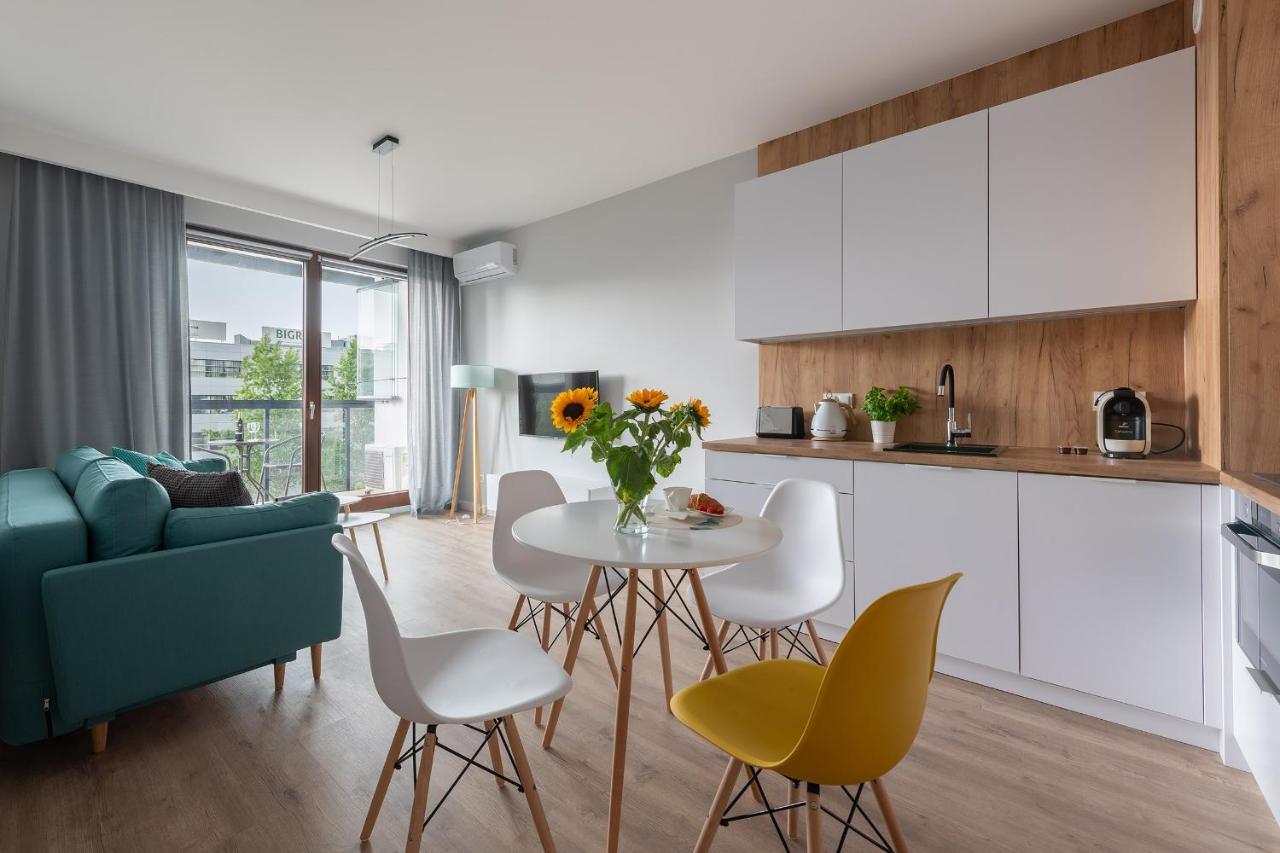 Airport Okecie Cybernetyki Apartments Варшава Экстерьер фото
