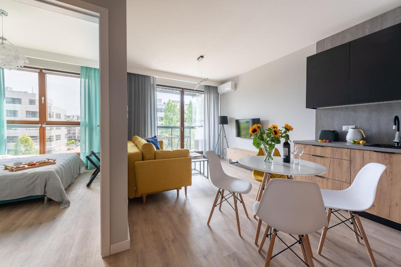Airport Okecie Cybernetyki Apartments Варшава Экстерьер фото
