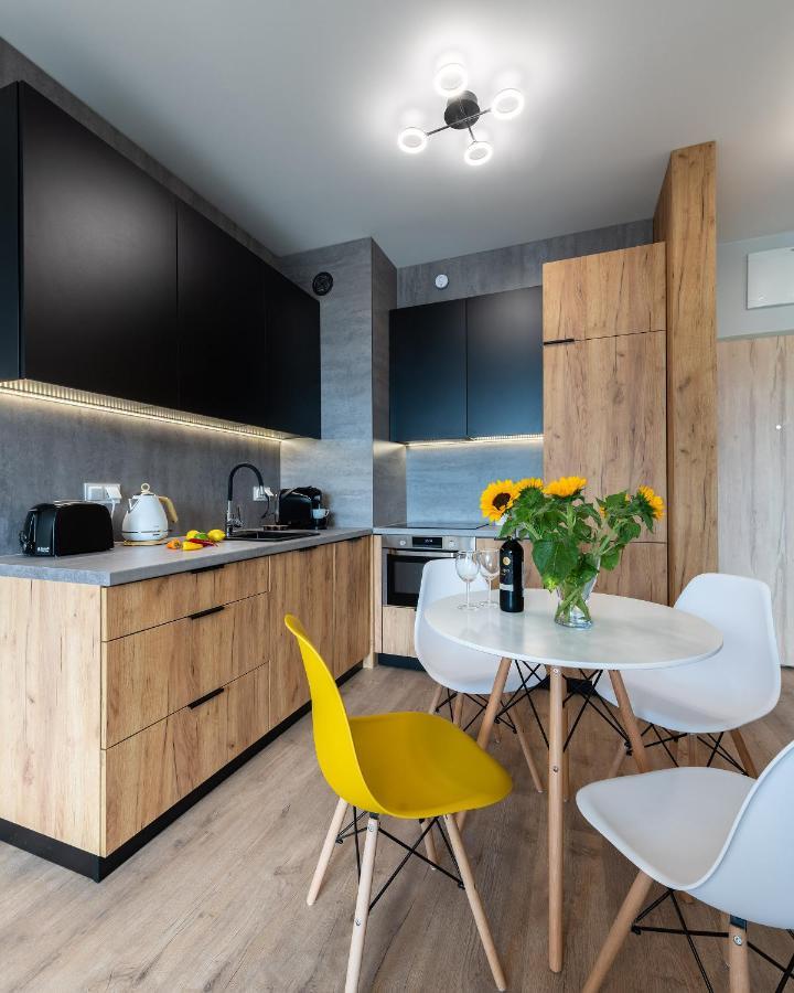 Airport Okecie Cybernetyki Apartments Варшава Экстерьер фото
