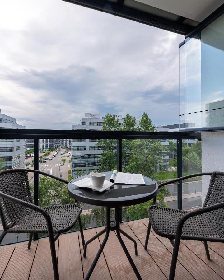 Airport Okecie Cybernetyki Apartments Варшава Экстерьер фото